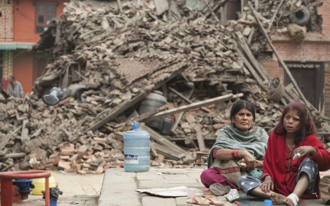 nepal-earthquake-women-rubble-oxfam_1220x762
