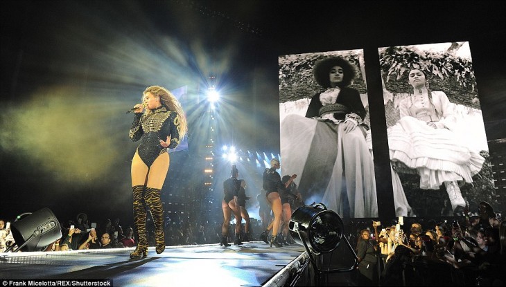 339B839A00000578-3563032-Superstar_Beyonce_sang_her_heart_out_during_the_two_hour_gig_and-a-27_1461831000776